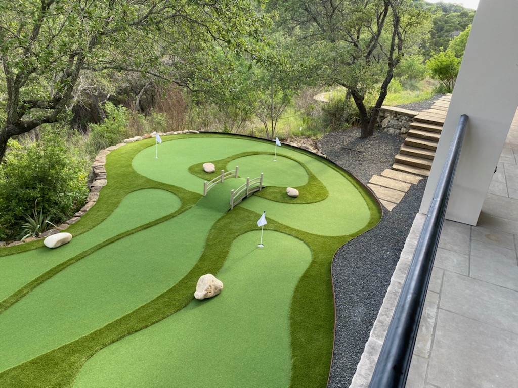 Use creative obstacles for your Tucson mini golf course